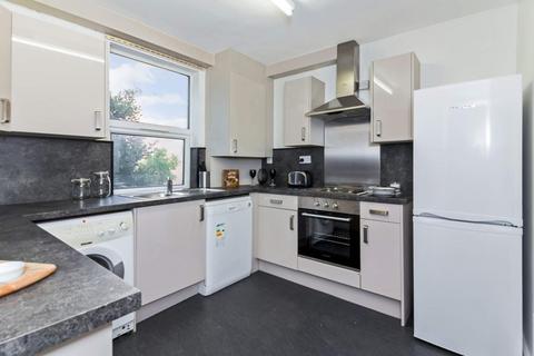 5 bedroom flat to rent, Saint Michaels Lane, Leeds