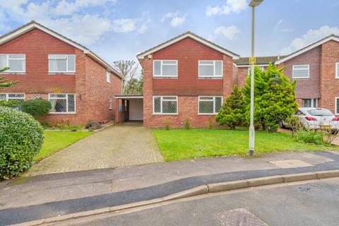 4 bedroom detached house to rent, Elizabeth Rout Close, Reading RG7