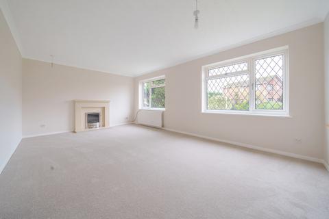 4 bedroom detached house to rent, Elizabeth Rout Close, Reading RG7