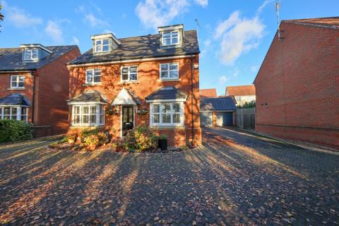 5 bedroom detached house for sale, Snowdrop Close, Burgess Hill, RH15