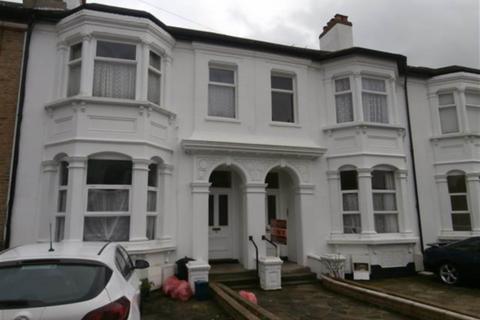 1 bedroom flat to rent, Park Road, Westcliff On Sea