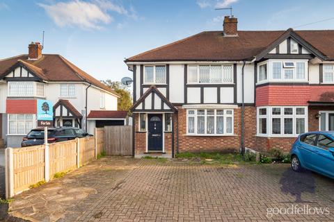 3 bedroom end of terrace house to rent, Chestnut Close, Carshalton SM5