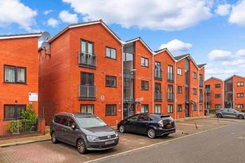 2 bedroom apartment to rent, Slade Way, Surrey CR4