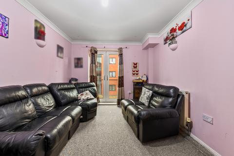 2 bedroom apartment to rent, Slade Way, Surrey CR4