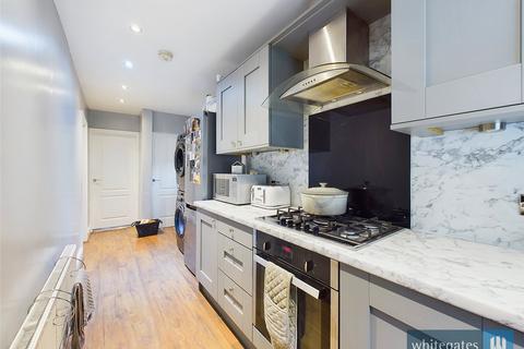 66 Carr Bottom Avenue, Bradford, BD5 9BG
