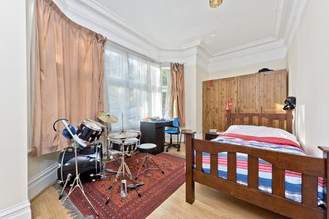 3 bedroom apartment to rent, Surrey Heights, Surbiton KT6