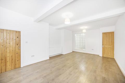 3 bedroom terraced house to rent, Bishops Way, London E2