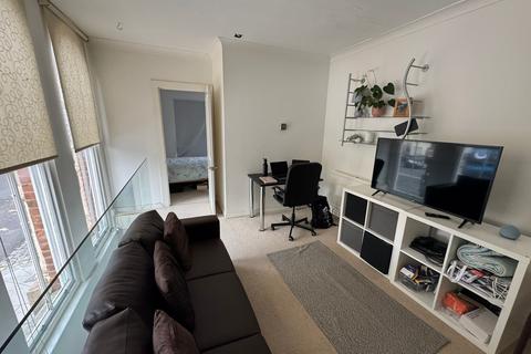 3 bedroom mews to rent, Elgin Mews North, London W9