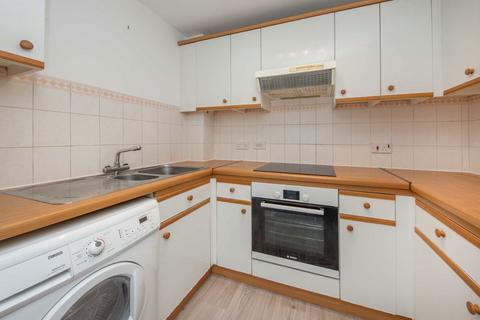 1 bedroom flat to rent, Rosebank Close, Teddington TW11