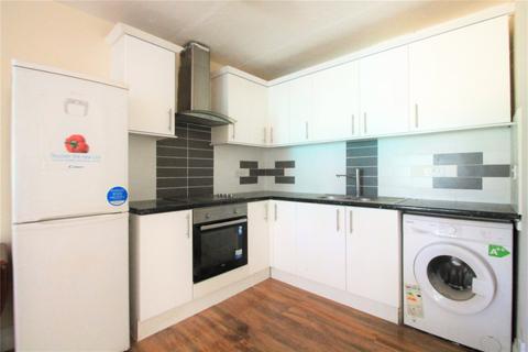 3 bedroom apartment to rent, Barbican Road, Greenford UB6