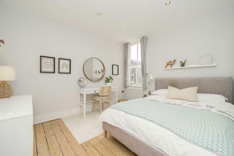 4 bedroom semi-detached house for sale, Willcott Road, London W3