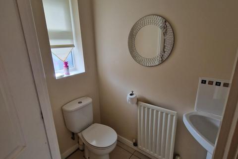 4 bedroom end of terrace house to rent, Chatsworth Road, Corby NN18