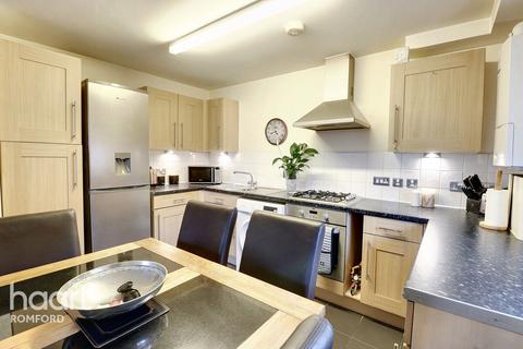 2 bedroom apartment for sale, Emma House, Romford, RM1 1XJ