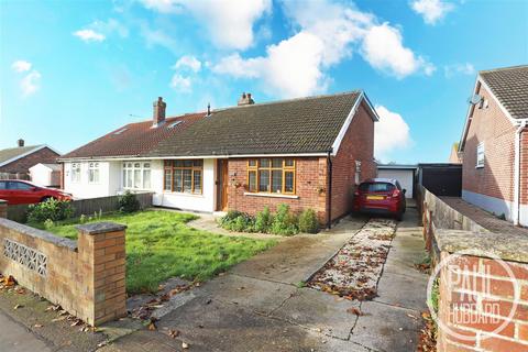 4 bedroom detached bungalow for sale, Hollingsworth Road, Lowestoft, NR32