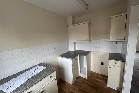 2 bedroom house to rent, Adams Court, Kidderminster