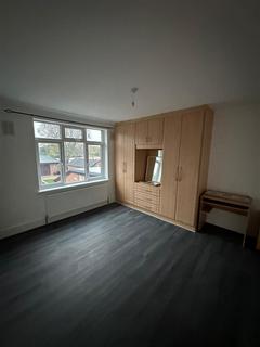 3 bedroom maisonette to rent, bulstrode avenue, Hounslow