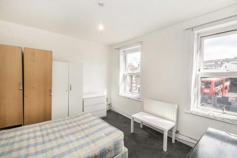 Studio to rent, Kingsley Road, Hounslow TW3