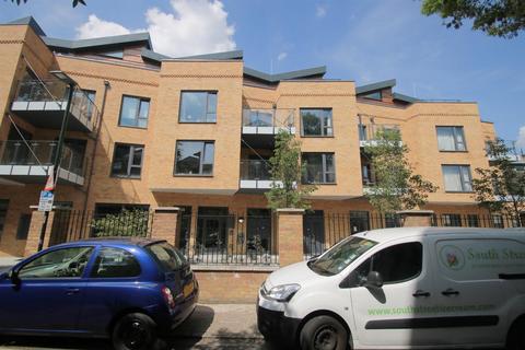 1 bedroom flat for sale, Waterside Apartments, Saint Margarets, TW7