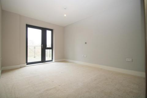 1 bedroom flat for sale, Waterside Apartments, Saint Margarets, TW7