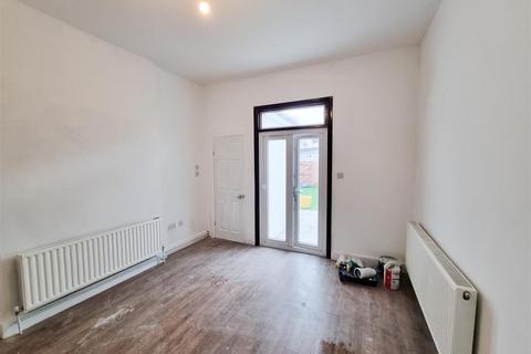 3 bedroom terraced house to rent, St. James's Road, Croydon