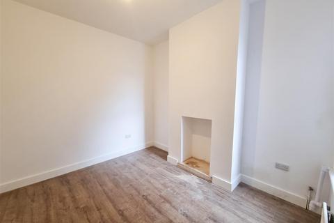 3 bedroom terraced house to rent, St. James's Road, Croydon