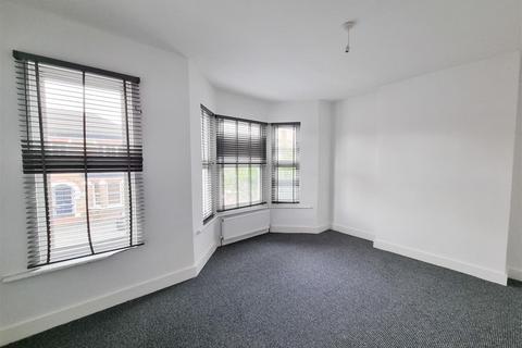 3 bedroom terraced house to rent, St. James's Road, Croydon