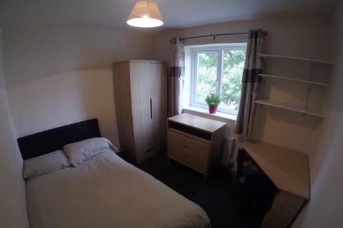 6 bedroom end of terrace house to rent, Nottingham NG7