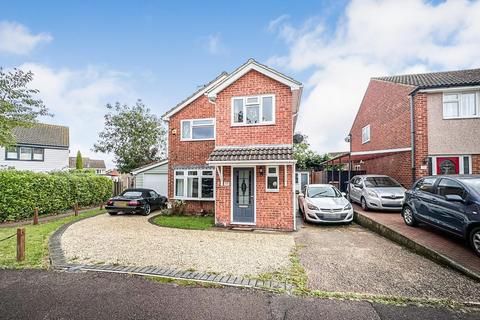 3 bedroom detached house to rent, Braziers Close, Chelmsford