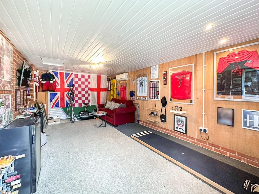 Garage / games room