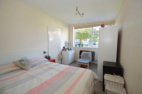 1 bedroom apartment to rent, ADDLESTONE