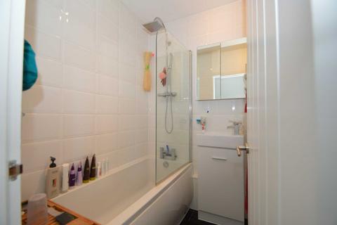 1 bedroom apartment to rent, ADDLESTONE