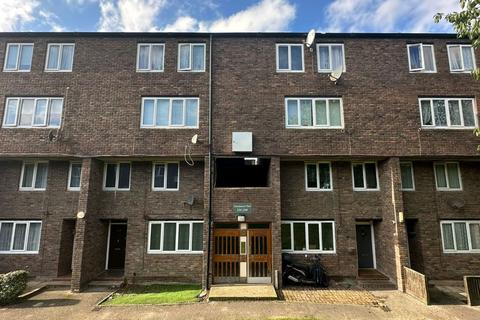 3 bedroom flat for sale, 262 Dowdeswell Close, London, SW15 5RN