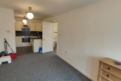 1 bedroom flat to rent, FRANCIS AVENUE, SOUTHSEA, PO4 OEP