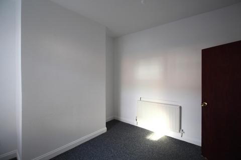 2 bedroom house to rent, Parkfield Avenue,  Manchester