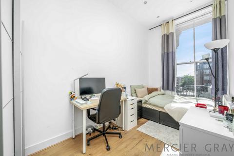 2 bedroom flat to rent, College Crescent, London NW3