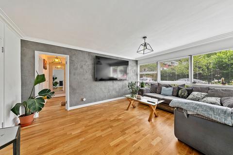 11, Marlowe Court Parkleys, Richmond, TW10 5LR