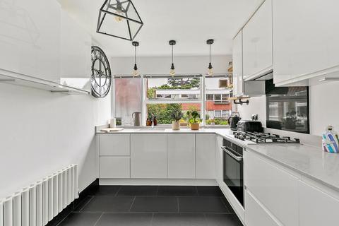 11, Marlowe Court Parkleys, Richmond, TW10 5LR