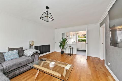 11, Marlowe Court Parkleys, Richmond, TW10 5LR