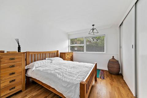 11, Marlowe Court Parkleys, Richmond, TW10 5LR