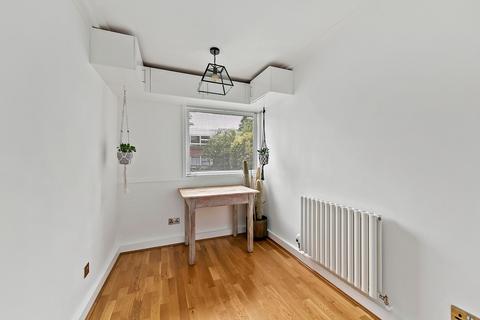 11, Marlowe Court Parkleys, Richmond, TW10 5LR