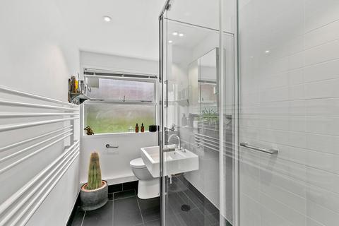 11, Marlowe Court Parkleys, Richmond, TW10 5LR