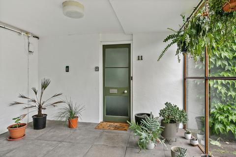 11, Marlowe Court Parkleys, Richmond, TW10 5LR