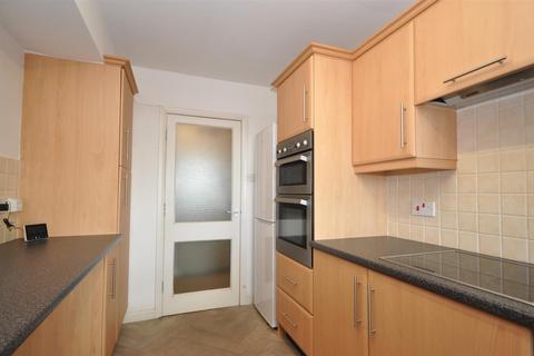 2 bedroom flat to rent, Trull Road