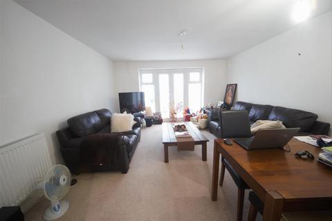 4 bedroom end of terrace house to rent, Thornhill Court, Langley