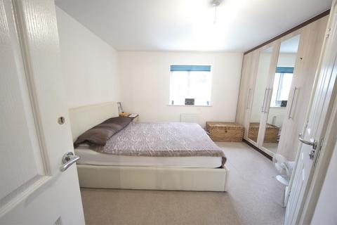 4 bedroom end of terrace house to rent, Thornhill Court, Langley