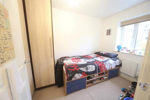 4 bedroom end of terrace house to rent, Thornhill Court, Langley