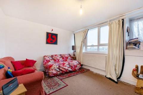 2 bedroom flat for sale, Badric Court, Yelverton Road, Battersea, London, SW11