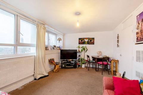 2 bedroom flat for sale, Badric Court, Yelverton Road, Battersea, London, SW11