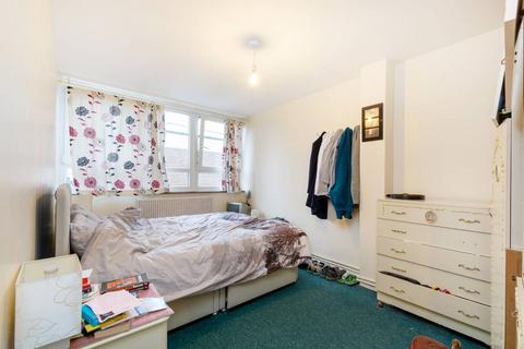 2 bedroom flat for sale, Badric Court, Yelverton Road, Battersea, London, SW11