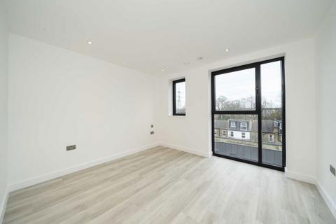 3 bedroom flat to rent, East Road, Wimbledon SW19